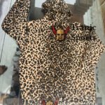 Leopard Print Hoodie with Spartan Skull Patch – Casual StreetwearLeopard Print Hoodie with Spartan Skull Patch – Casual Streetwear