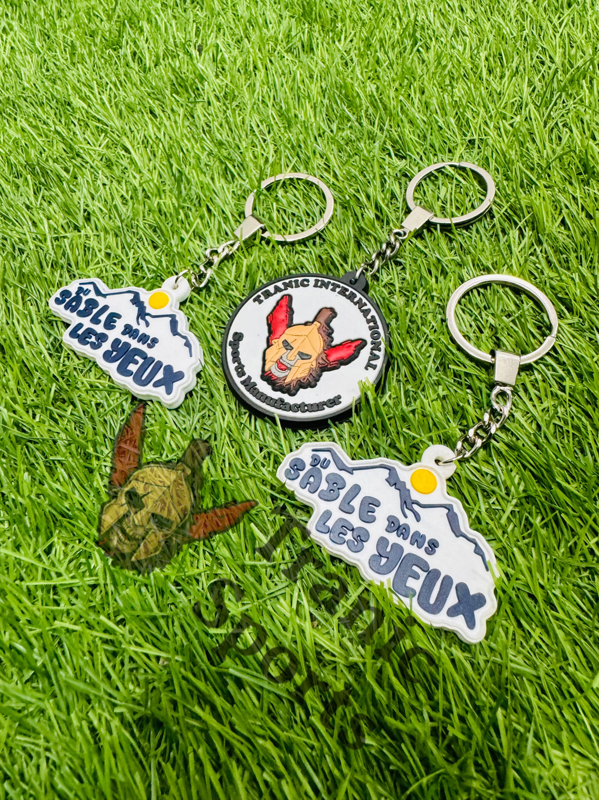 "Du Sable Dans Les Yeux" PVC Keychain